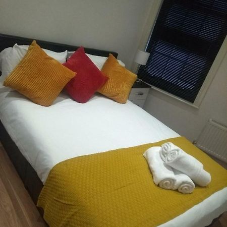 Clifton Apartment Luton  Bagian luar foto