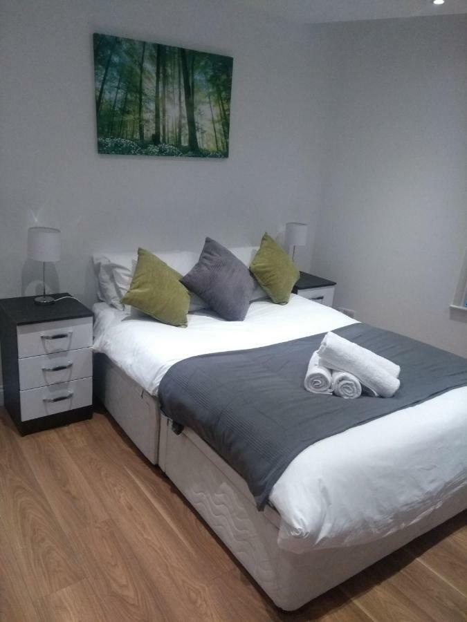 Clifton Apartment Luton  Bagian luar foto