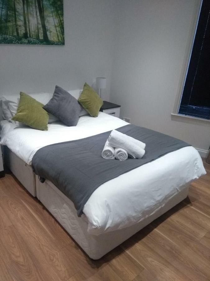 Clifton Apartment Luton  Bagian luar foto