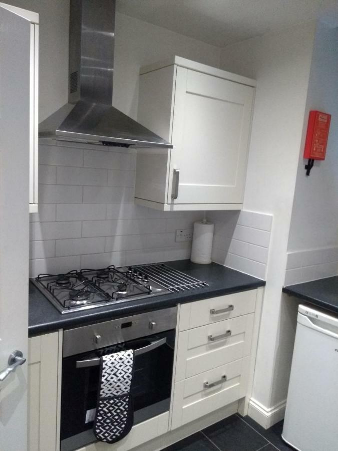 Clifton Apartment Luton  Bagian luar foto