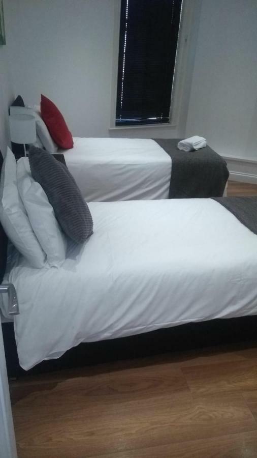 Clifton Apartment Luton  Bagian luar foto