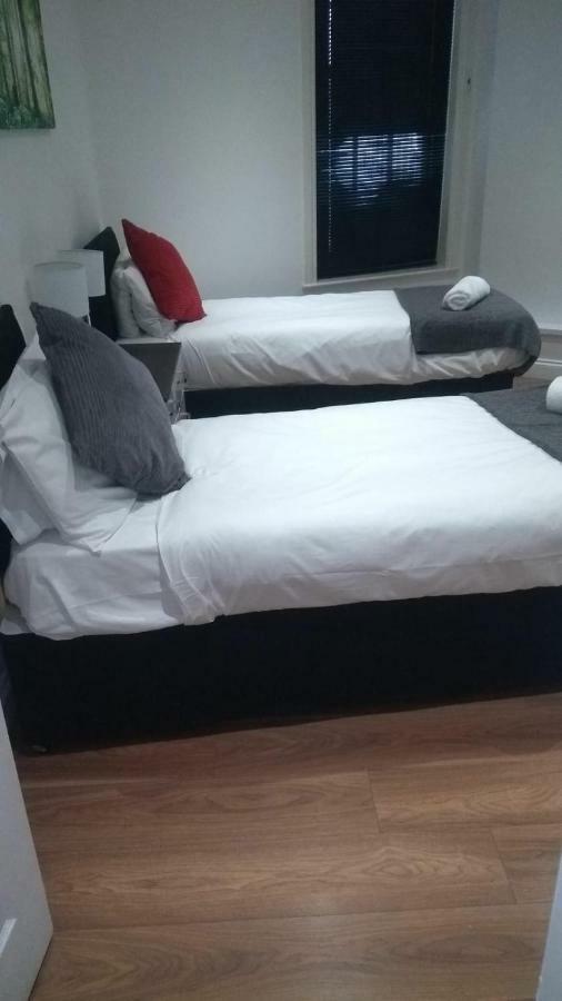 Clifton Apartment Luton  Bagian luar foto